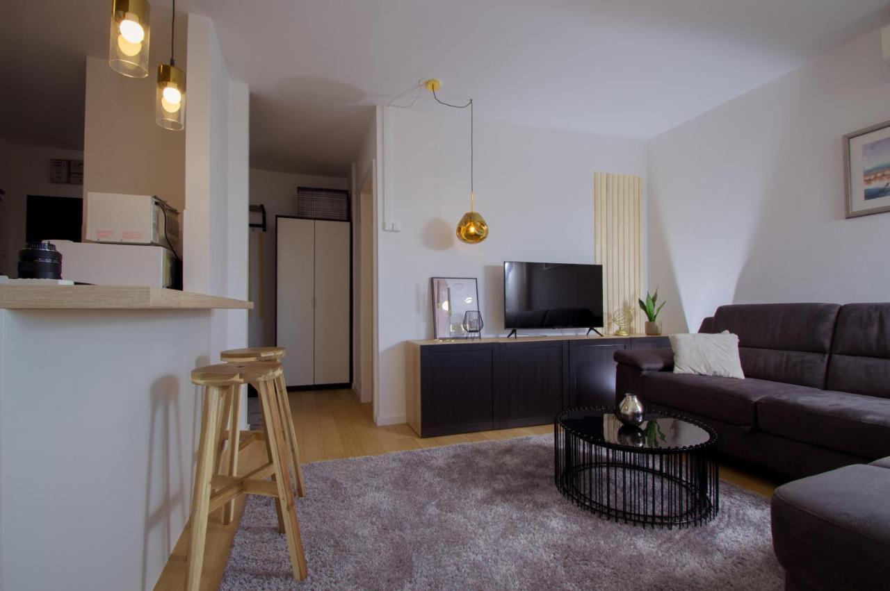 213 * Zagreb