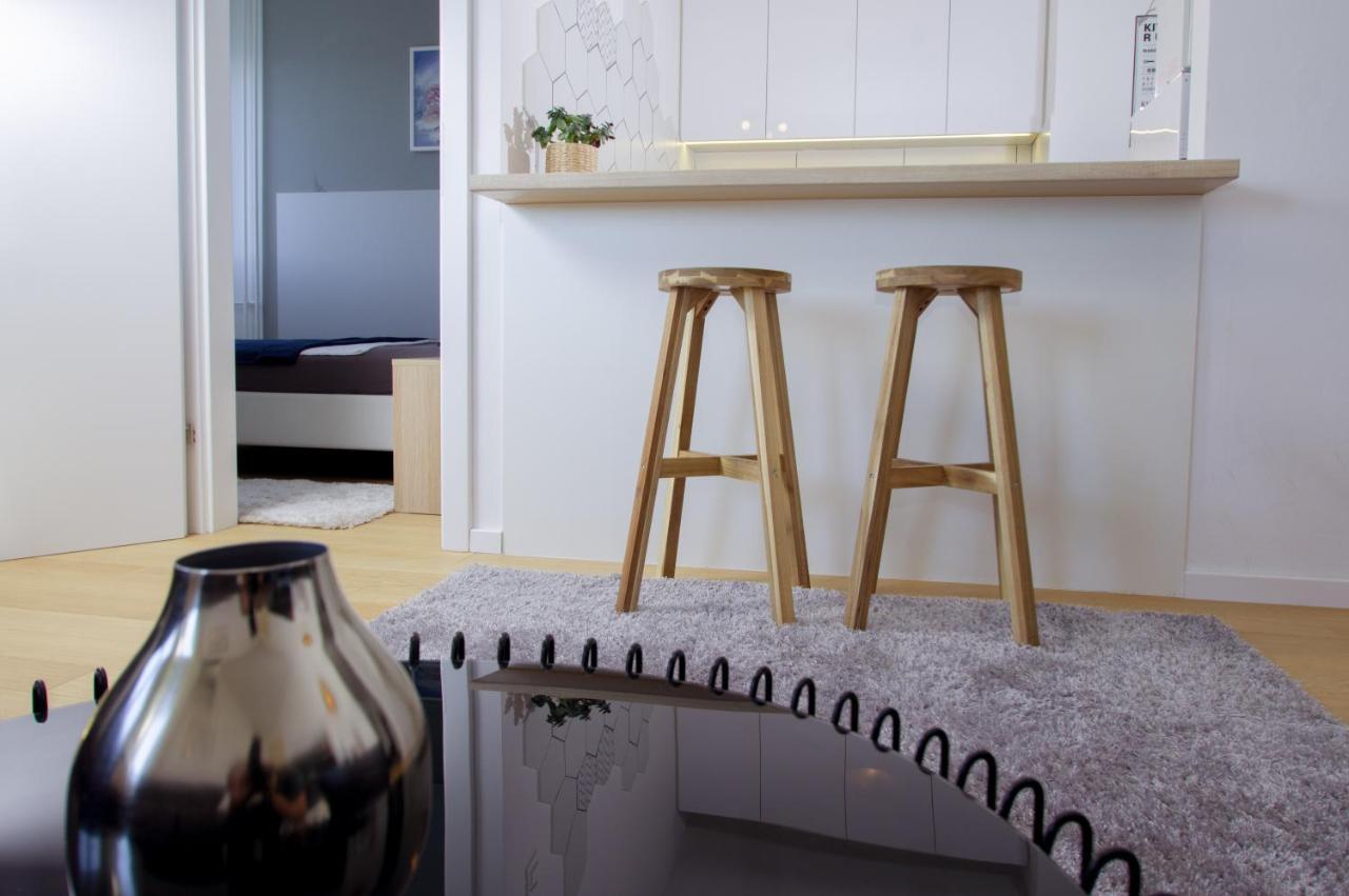 Apartma 213 *